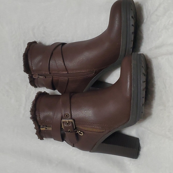 GUESS Dark brown Heeled Ankle Booties 7M (Ss39) - Picture 1 of 10